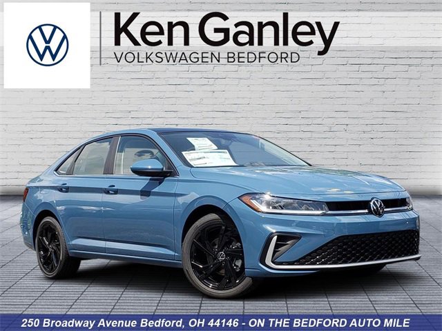 New 2025 Volkswagen Jetta SE w/ Sunroof Package