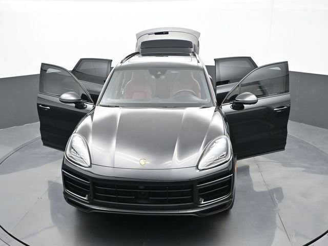 Certified 2022 Porsche Cayenne Turbo S image 32