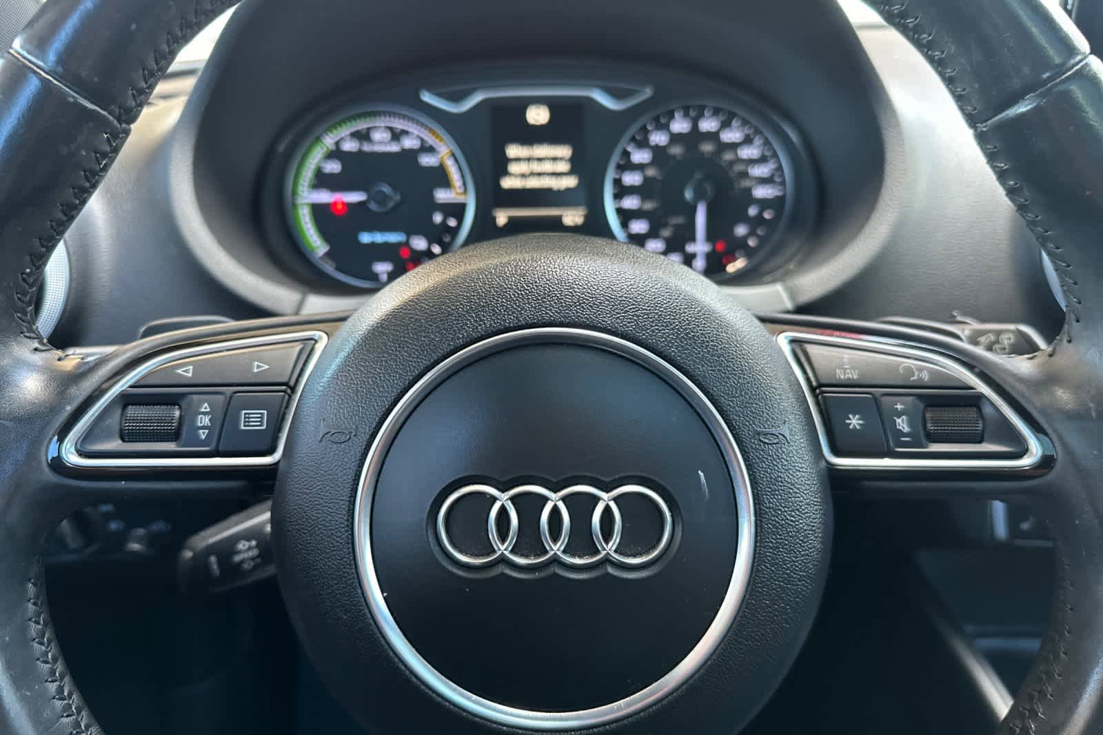 Used 2016 Audi A3 e-tron Premium Plus w/ Premium Plus Package FWD image 26