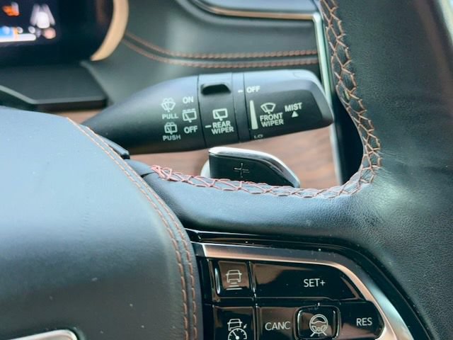Used 2023 Jeep Grand Cherokee L Summit w/ Luxury Tech Group V AWD/4WD image 25