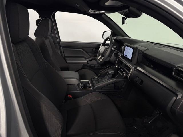 Used 2025 Toyota 4Runner SR5 AWD/4WD image 15