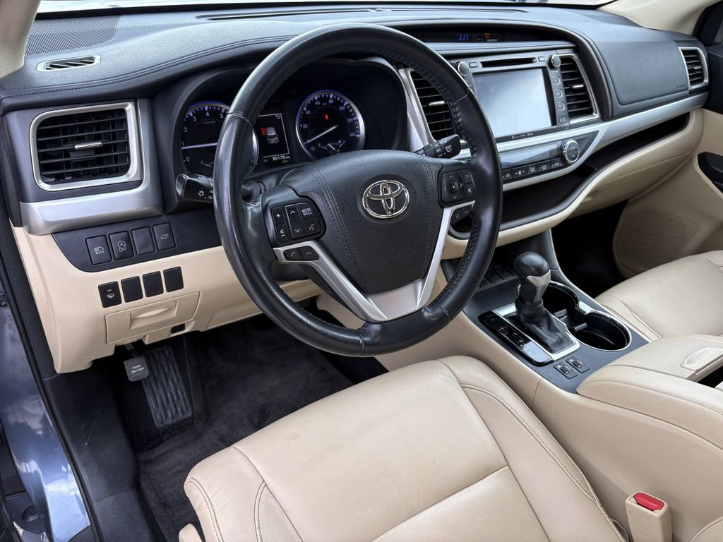 Used 2018 Toyota Highlander XLE FWD image 13
