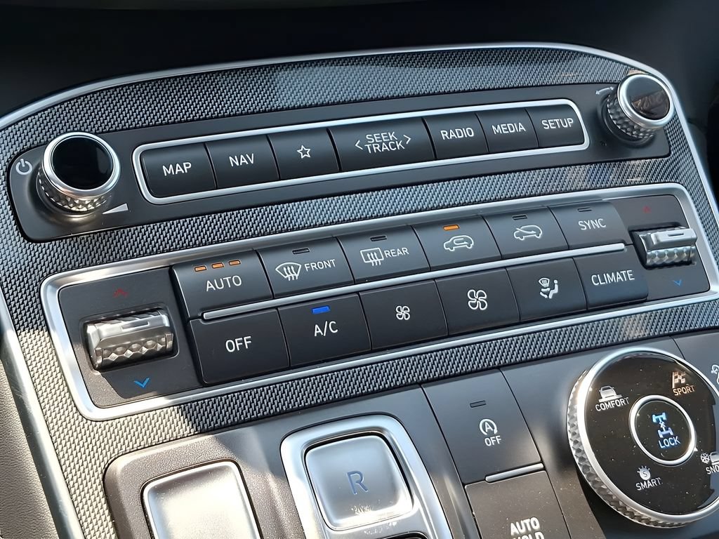 Used 2022 Hyundai Santa Fe SEL w/ Convenience + Premium Package AWD/4WD image 17