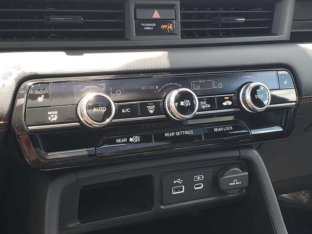 Used 2024 Honda Pilot TrailSport image 25