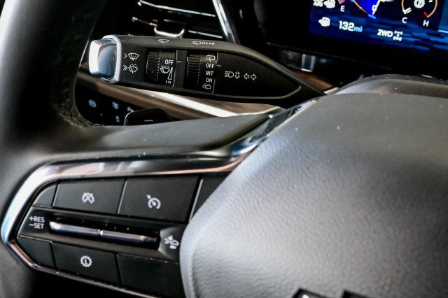 Used 2025 Chevrolet Suburban Z71 image 49