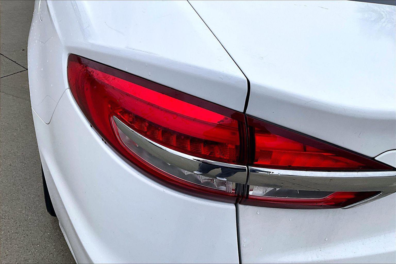 Used 2020 Ford Fusion SE image 27