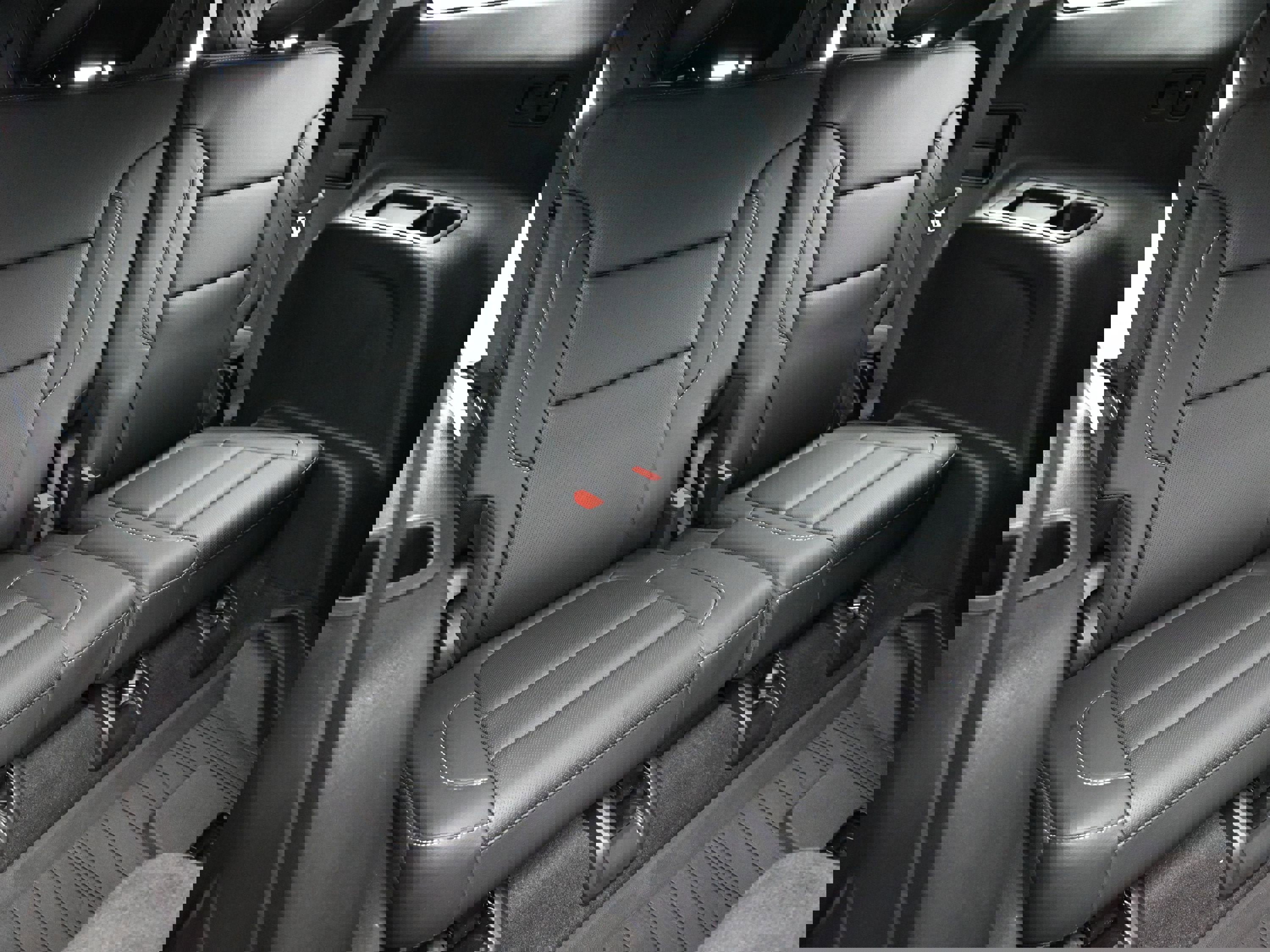 Used 2023 GMC Acadia SLT w/ Technology Package image 32