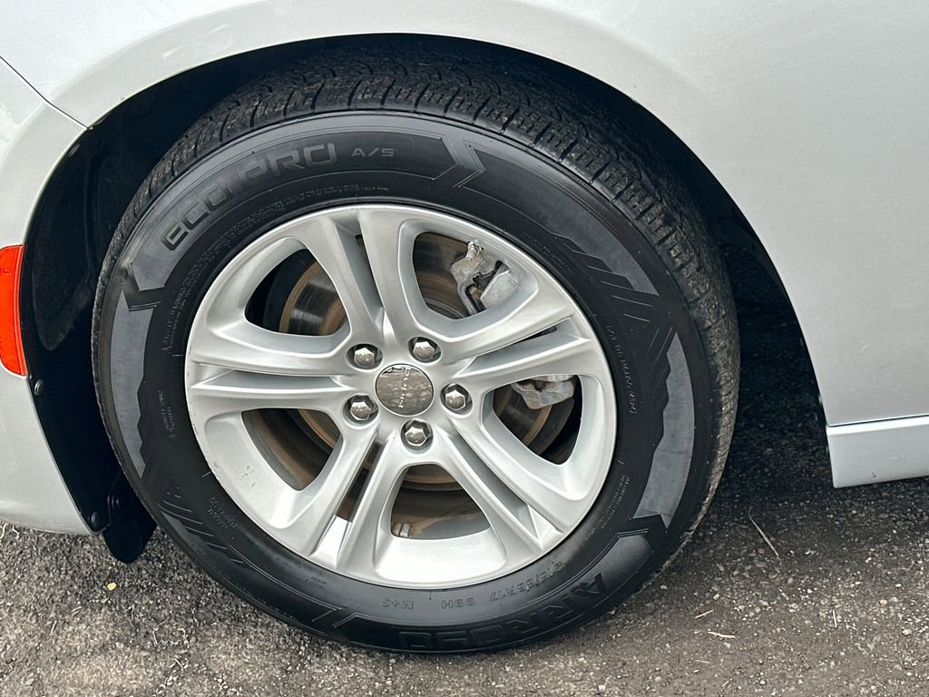 Used 2022 Dodge Charger SXT w/ Leather Interior Group RWD image 12