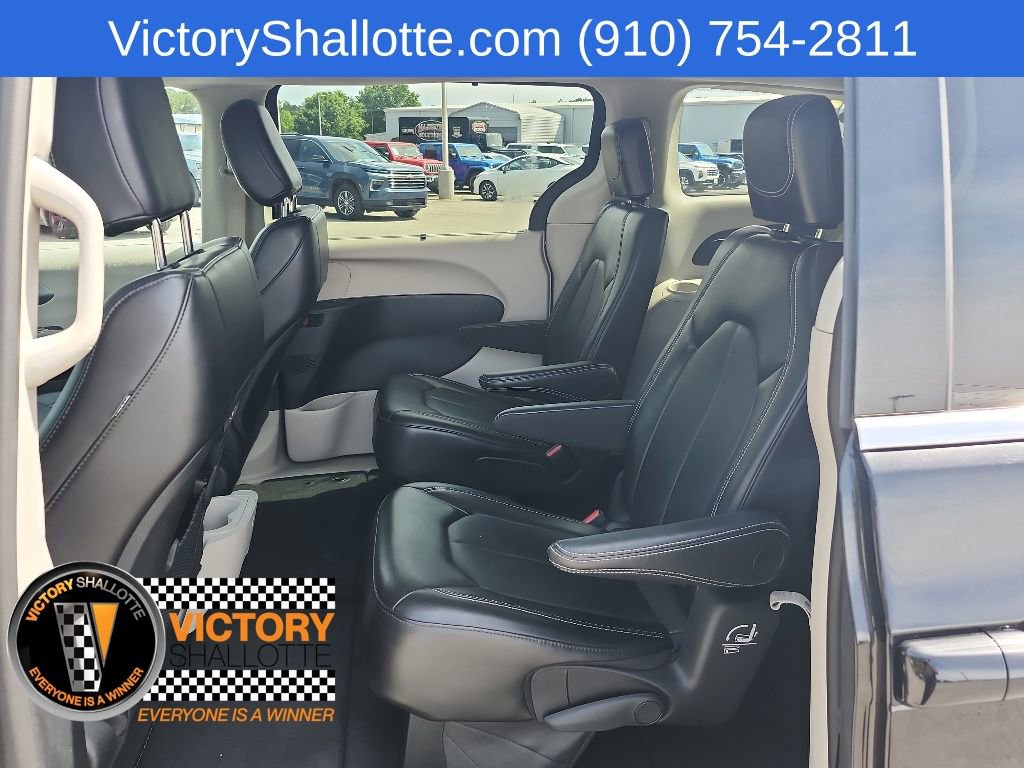 Certified 2024 Chrysler Pacifica Touring-L FWD image 23