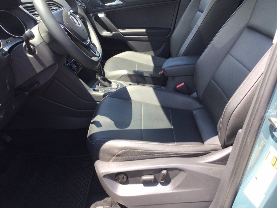 Used 2020 Volkswagen Tiguan SE w/ Panoramic Sunroof Package AWD/4WD image 18