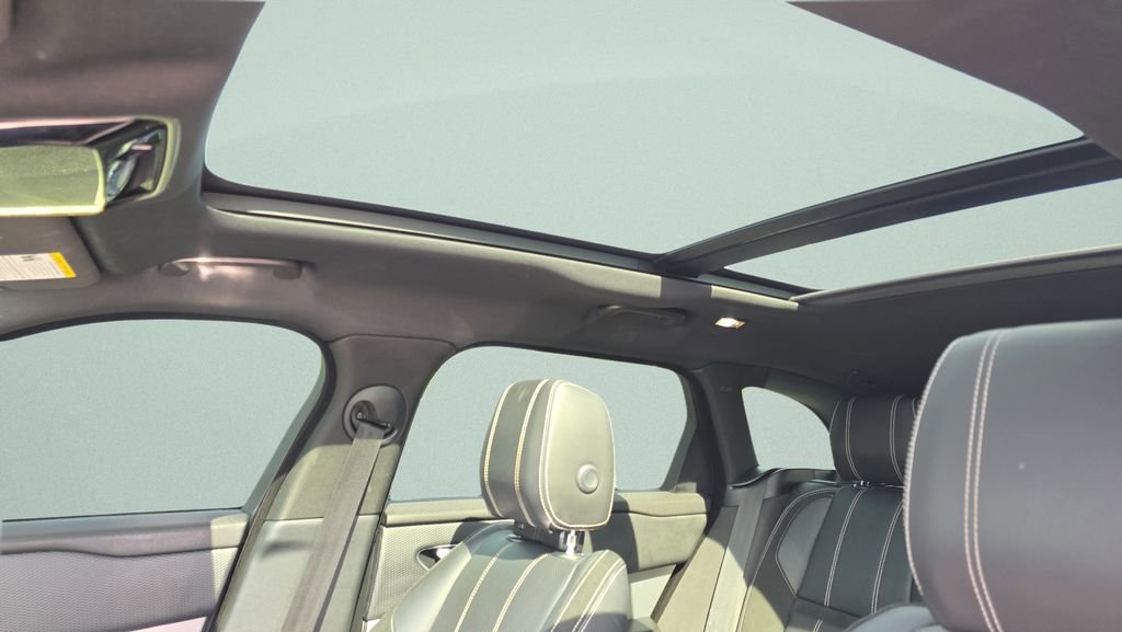 Used 2019 Land Rover Range Rover Velar R-Dynamic SE image 17