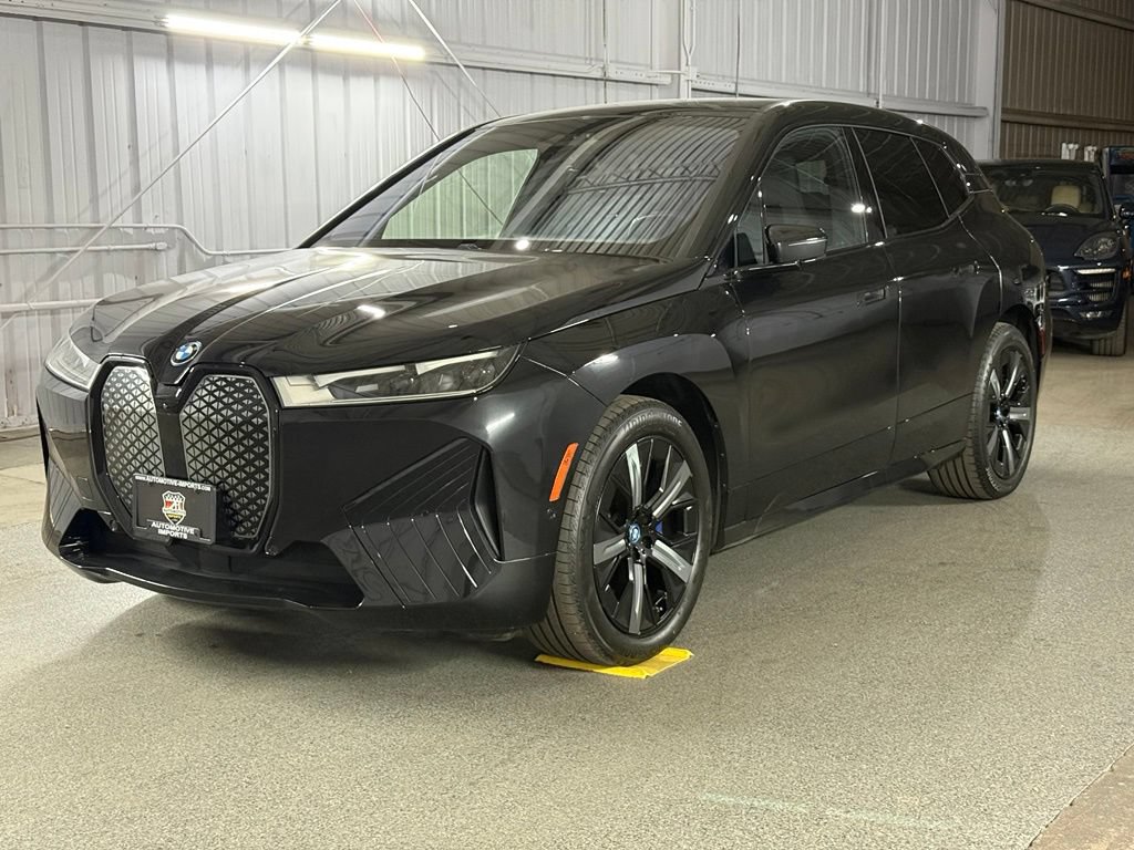 Used 2023 BMW iX xDrive50 w/ Sport Package AWD/4WD image 1
