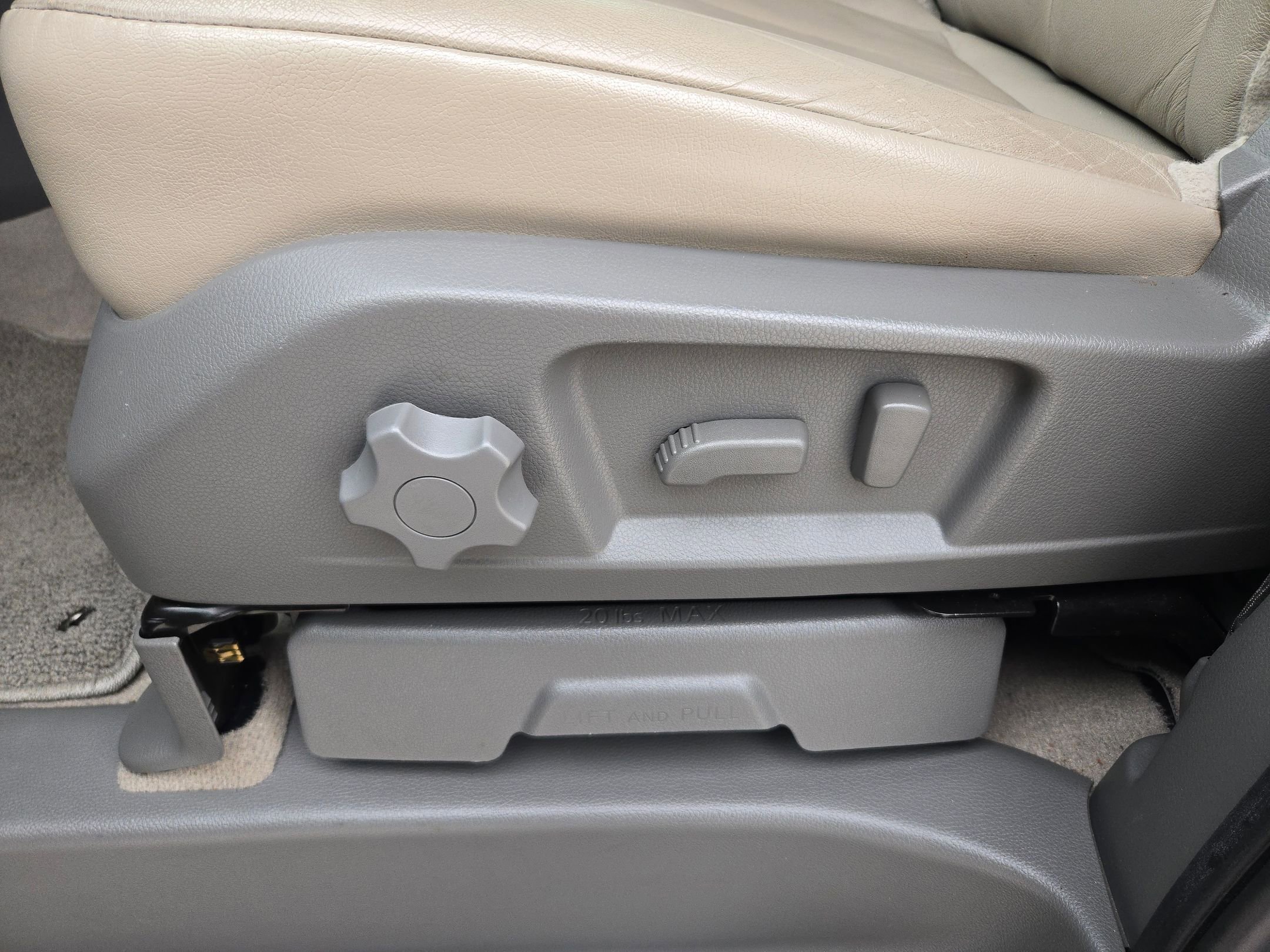 Used 2016 Nissan NV 3500 SL image 14