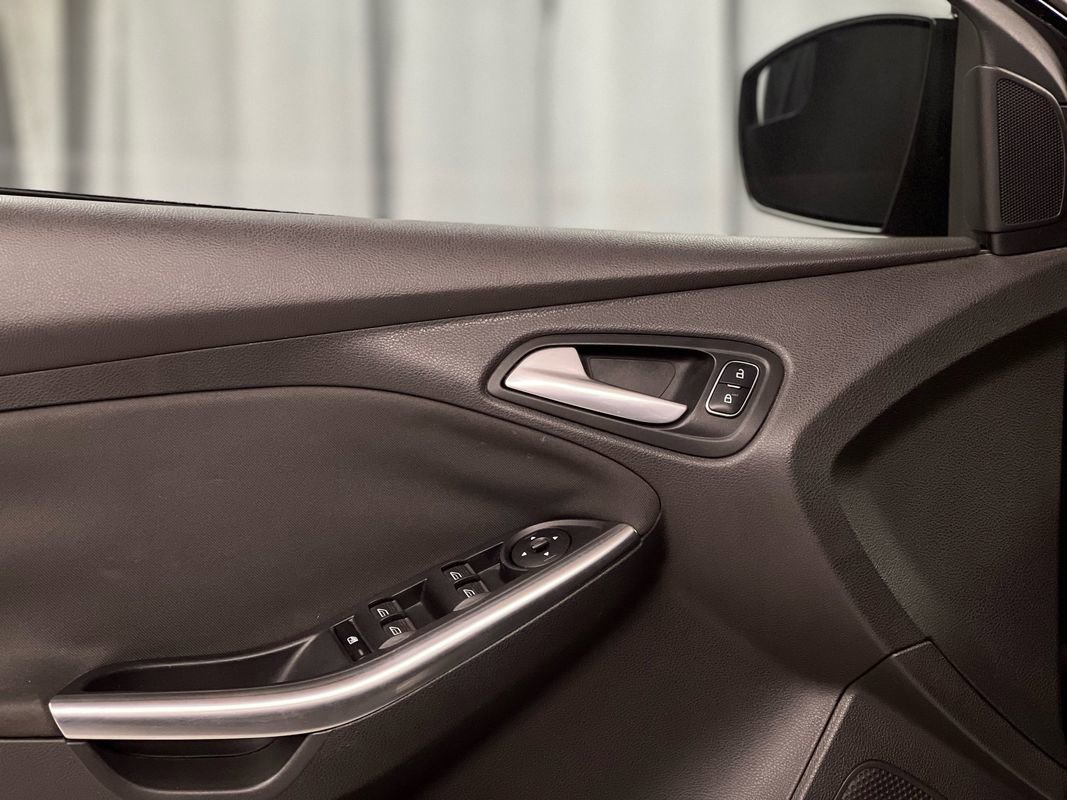 Used 2016 Ford Focus ST image 37