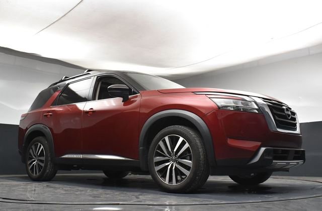 Used 2024 Nissan Pathfinder Platinum image 31