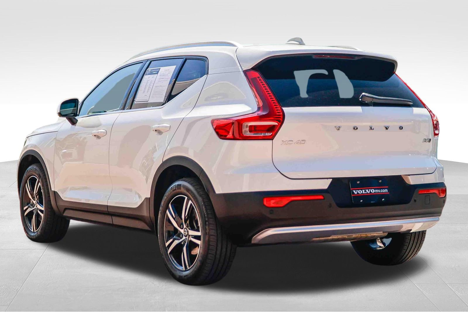 Used 2025 Volvo XC40 B5 Core AWD/4WD image 5