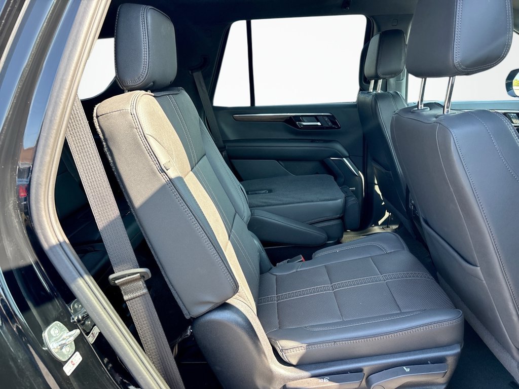 Used 2025 Chevrolet Tahoe High Country AWD/4WD image 17