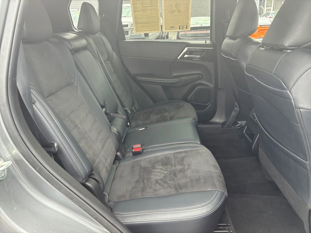 Used 2024 Mitsubishi Outlander SE image 5