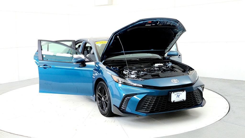 Used 2025 Toyota Camry SE w/ Convenience Package AWD/4WD image 9