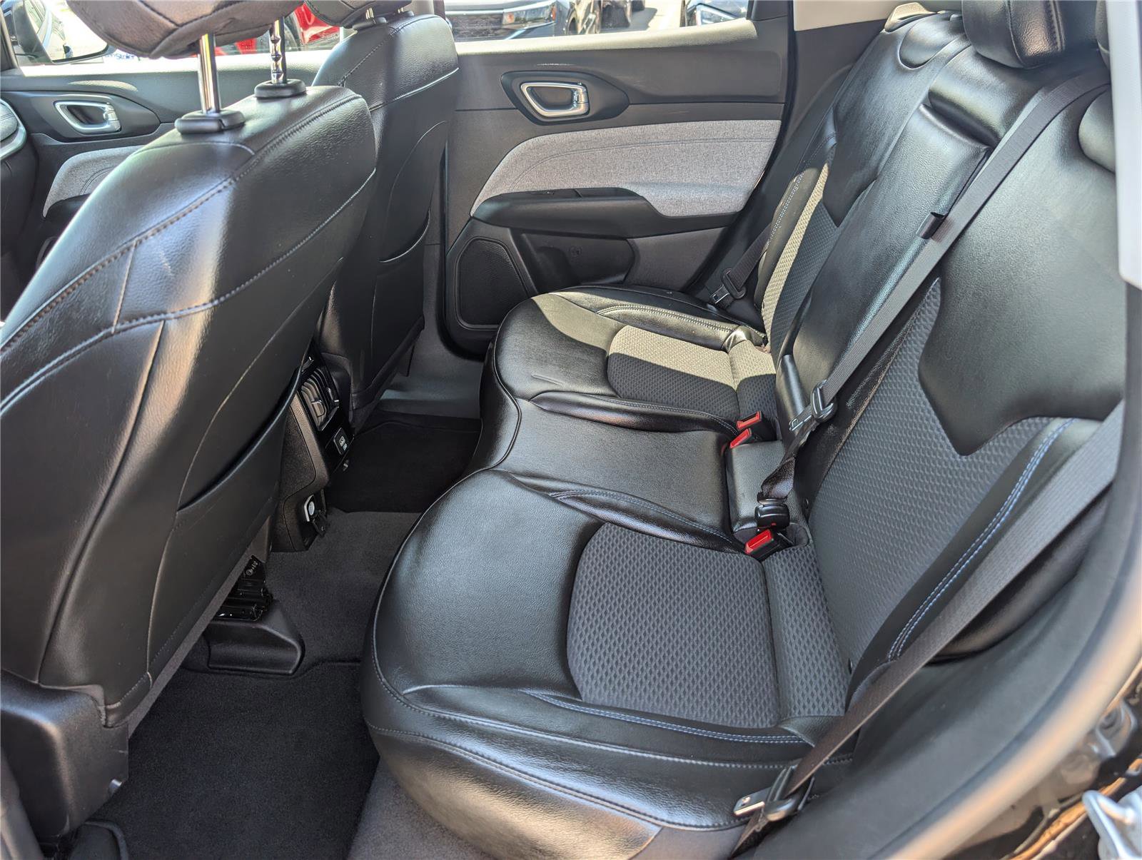 Used 2022 Jeep Compass Latitude AWD/4WD image 14