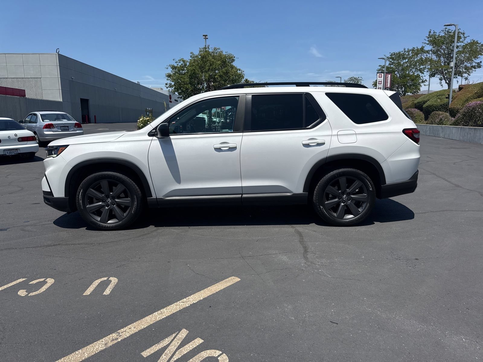 Used 2023 Honda Pilot Sport image 4
