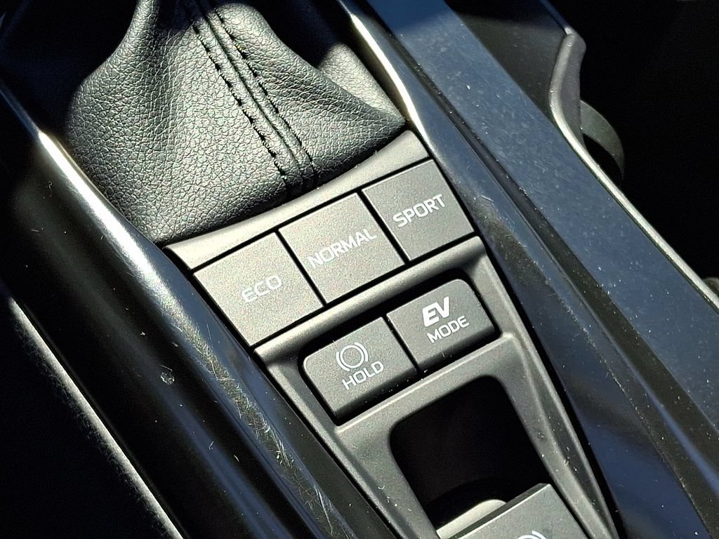 Used 2026 Toyota Camry Hybrid FWD image 27