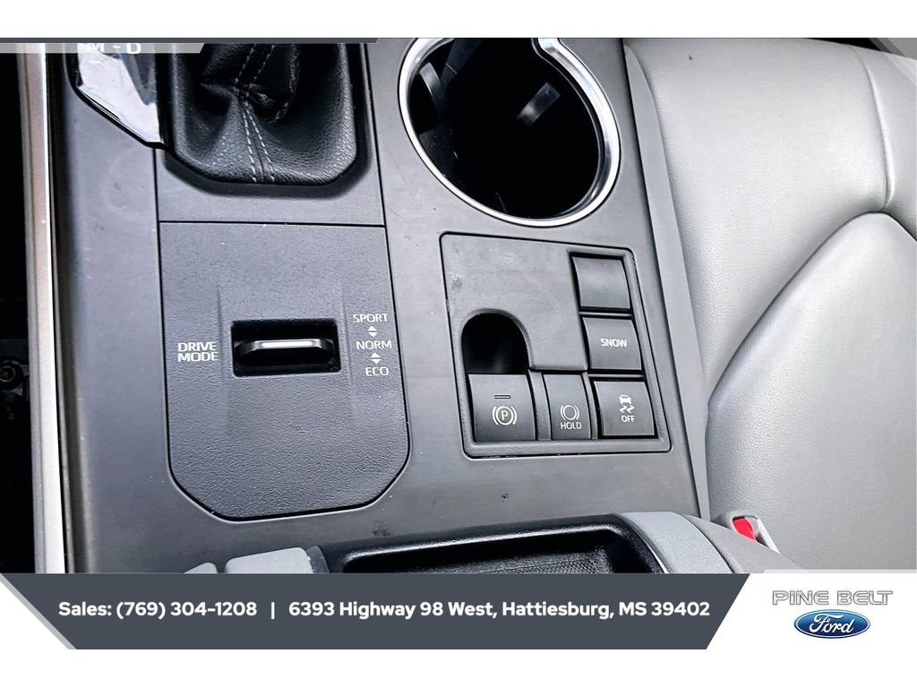 Used 2023 Toyota Highlander XLE FWD image 23