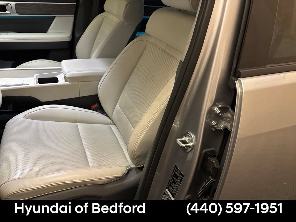 Used 2025 Hyundai Santa Fe Limited AWD/4WD image 15