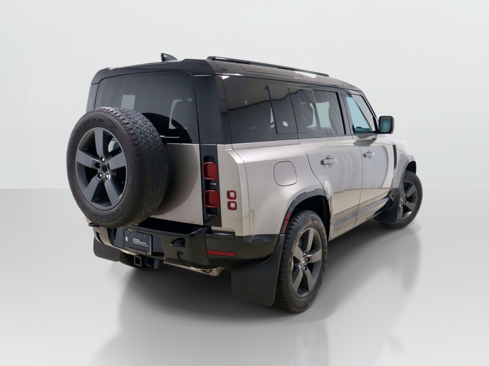 Used 2024 Land Rover Defender 110 X-Dynamic SE AWD/4WD image 5