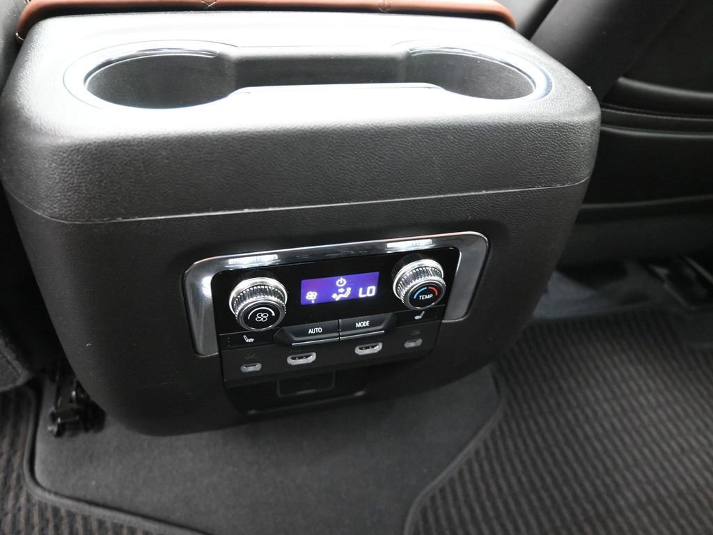 Used 2023 GMC Yukon Denali Ultimate image 19