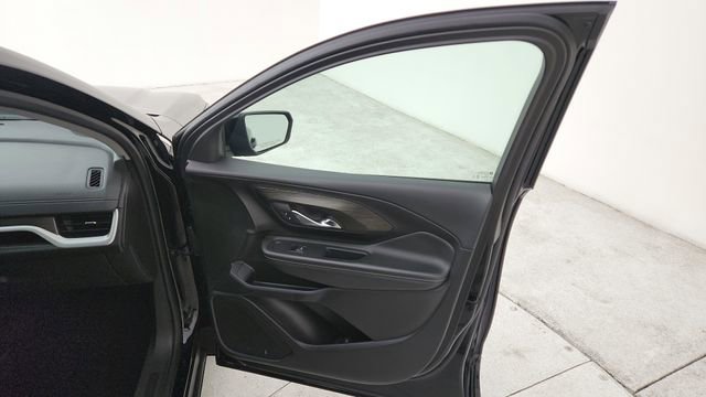 Used 2024 GMC Terrain SLT image 19