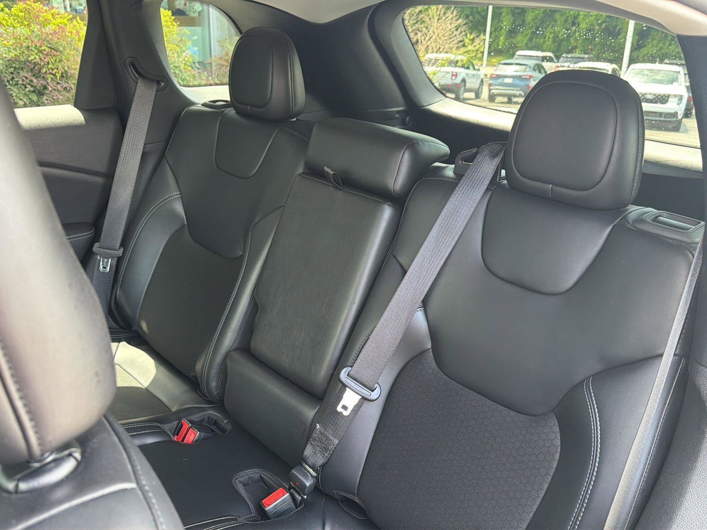 Used 2020 Jeep Cherokee Latitude Plus AWD/4WD image 29