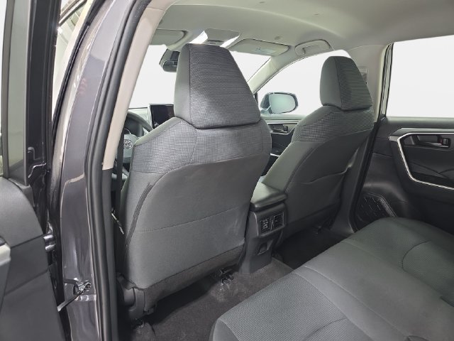 Used 2023 Toyota RAV4 LE AWD/4WD image 10