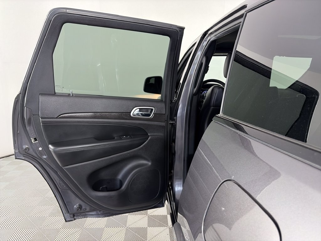 Used 2018 Jeep Grand Cherokee Altitude AWD/4WD image 12