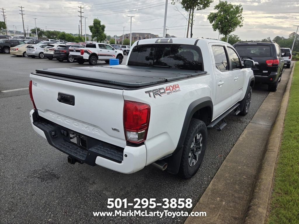 Used 2017 Toyota Tacoma TRD Off-Road w/ Premium & Technology Package AWD/4WD image 10