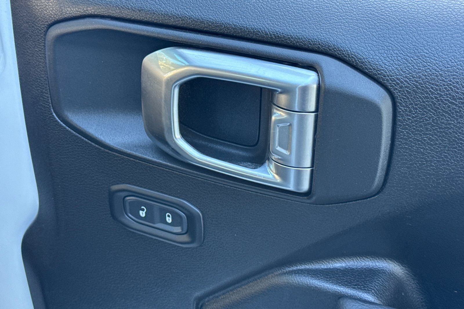 Used 2025 Jeep Gladiator Sport image 22