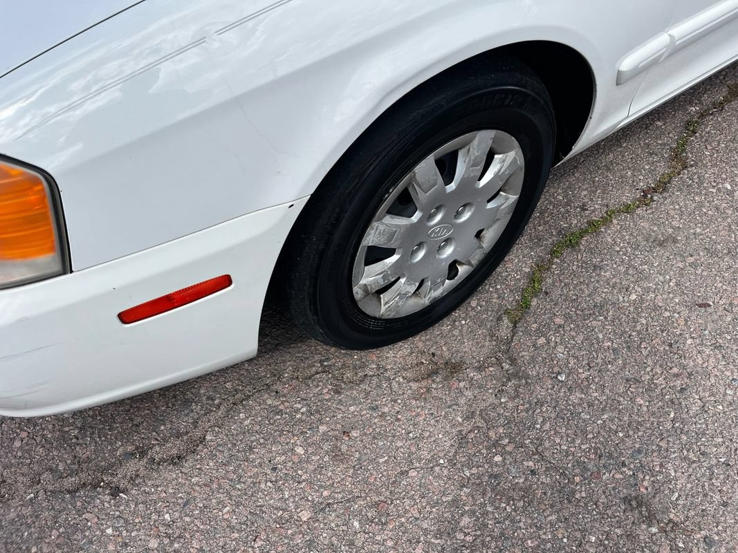 Used 2004 Kia Optima FWD image 5