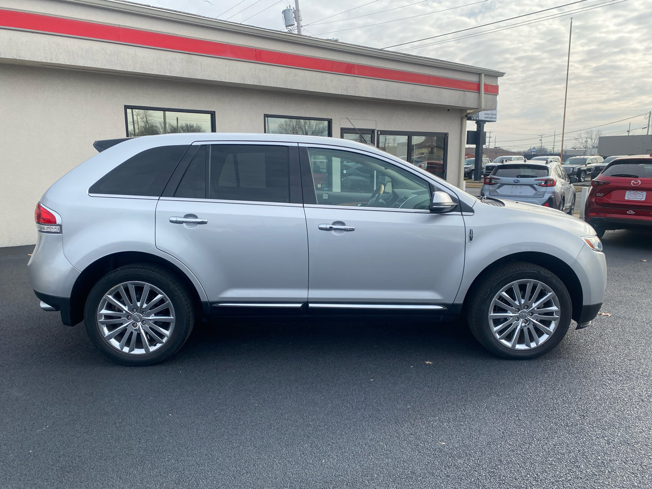 Used 2015 Lincoln MKX FWD w/ Equipment Group 101A image 4