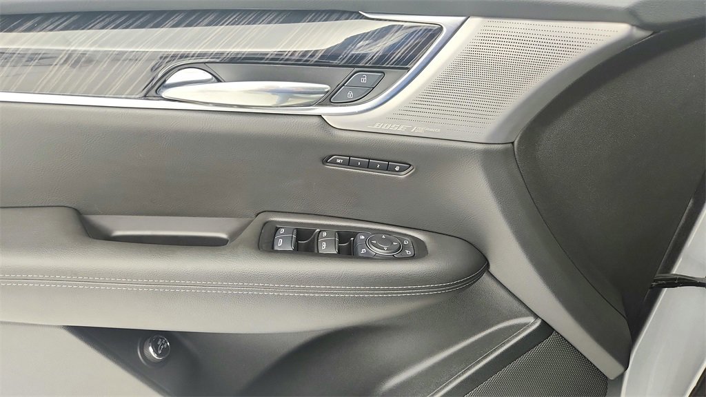 Used 2025 Cadillac XT6 Premium Luxury image 26