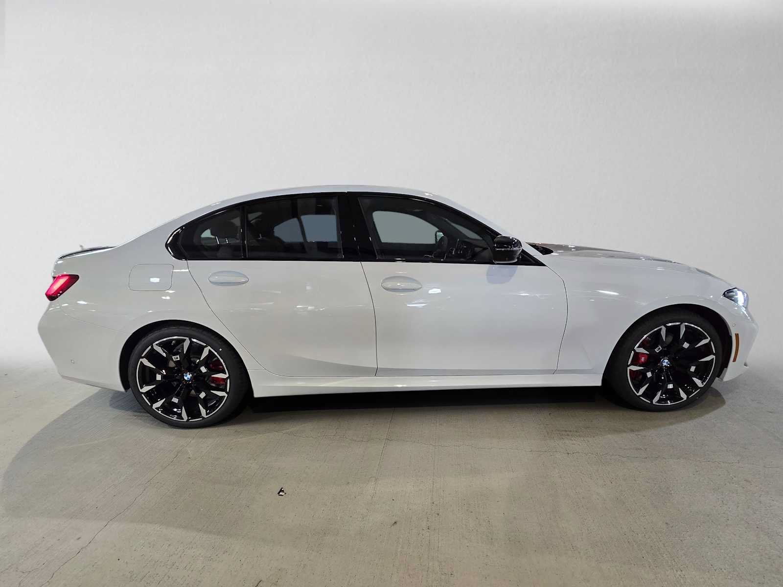 New 2026 BMW 330i xDrive Sedan AWD/4WD image 2