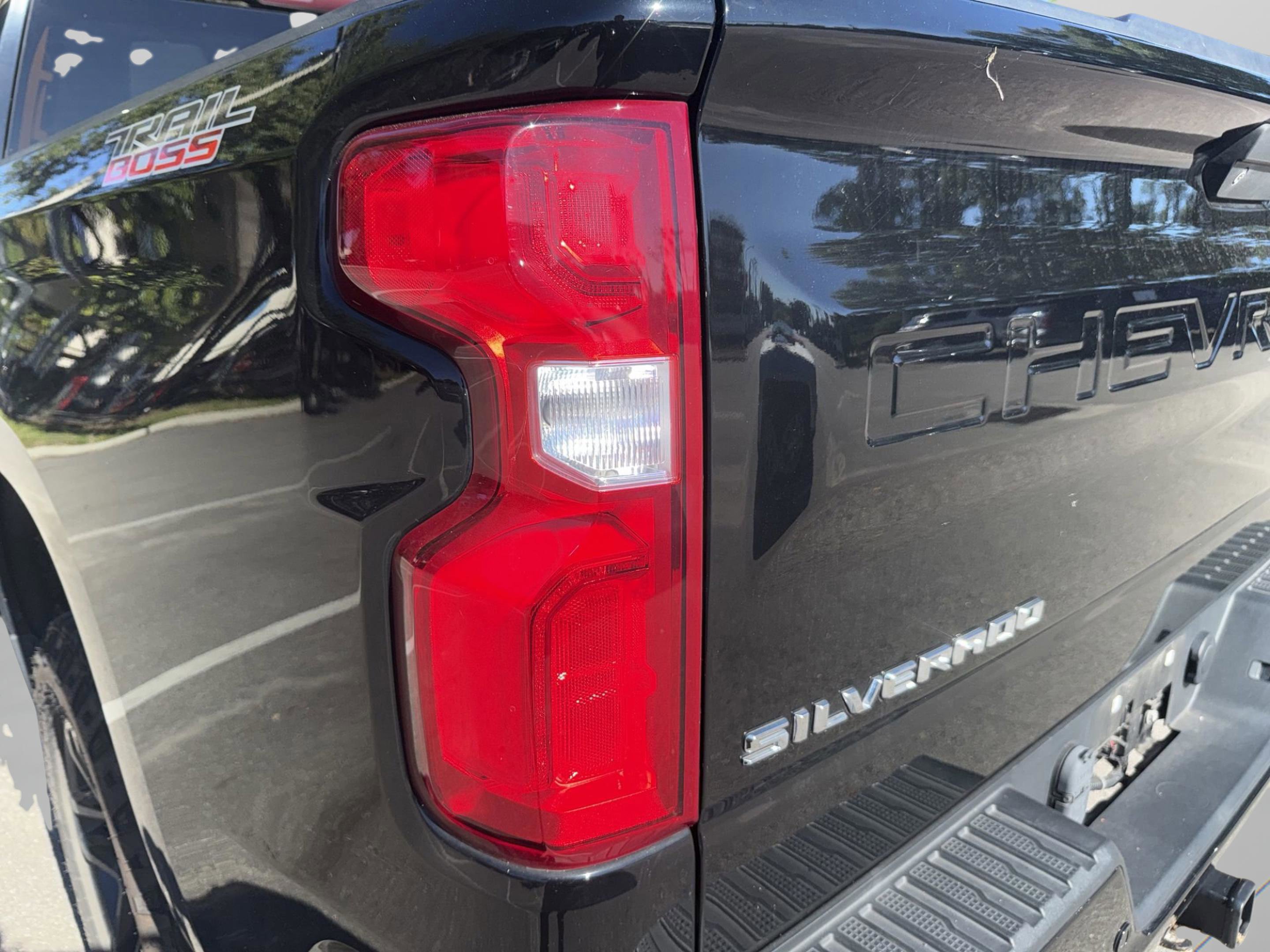 Used 2021 Chevrolet Silverado 1500 LT Trail Boss w/ Convenience Package II image 7