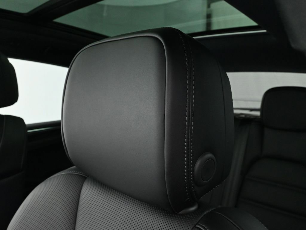 Certified 2026 Porsche Macan image 20