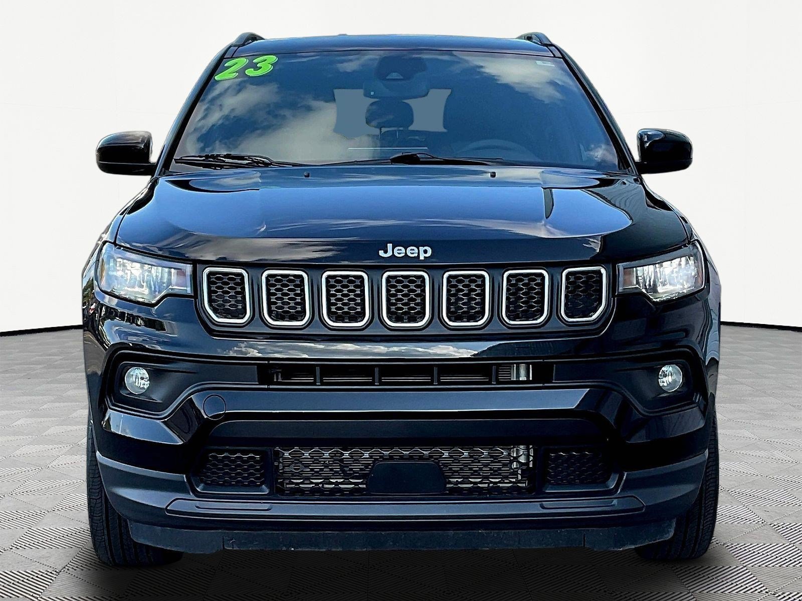 Used 2023 Jeep Compass Latitude AWD/4WD image 2