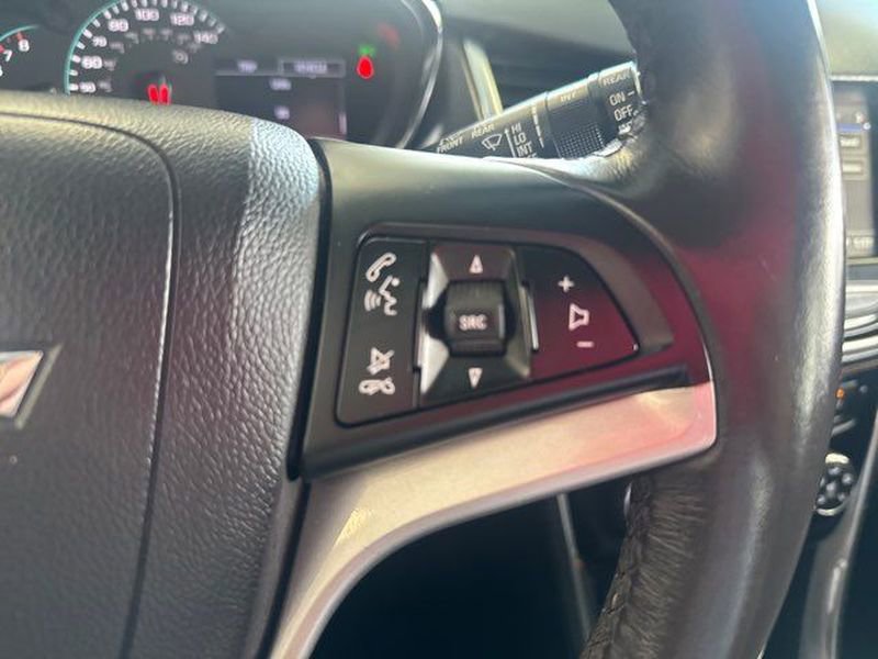 Used 2019 Chevrolet Trax Premier w/ Midnight Edition image 16