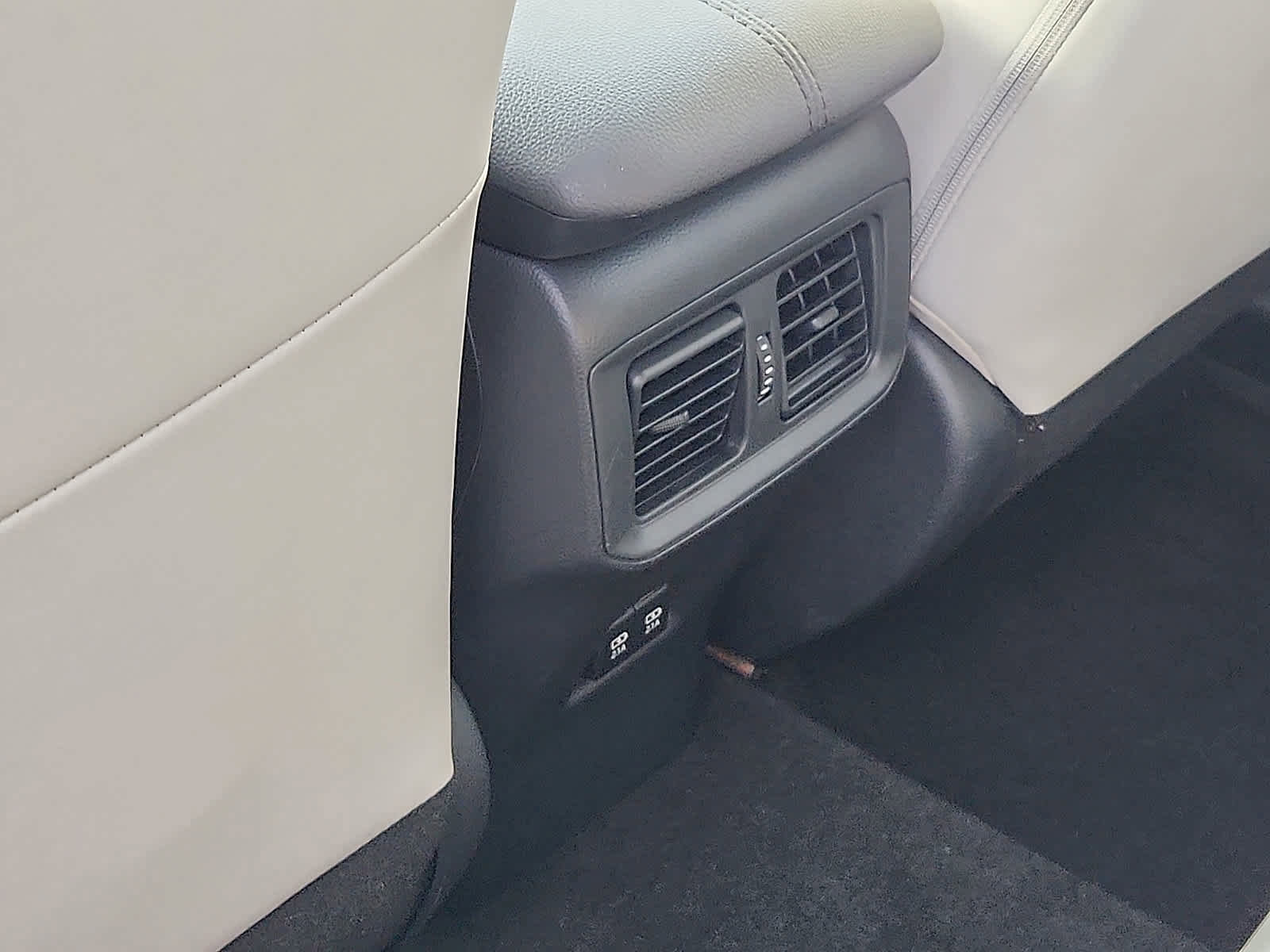 Used 2019 Toyota RAV4 Limited image 12