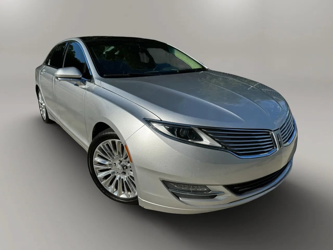 Used 2013 Lincoln MKZ FWD image 2
