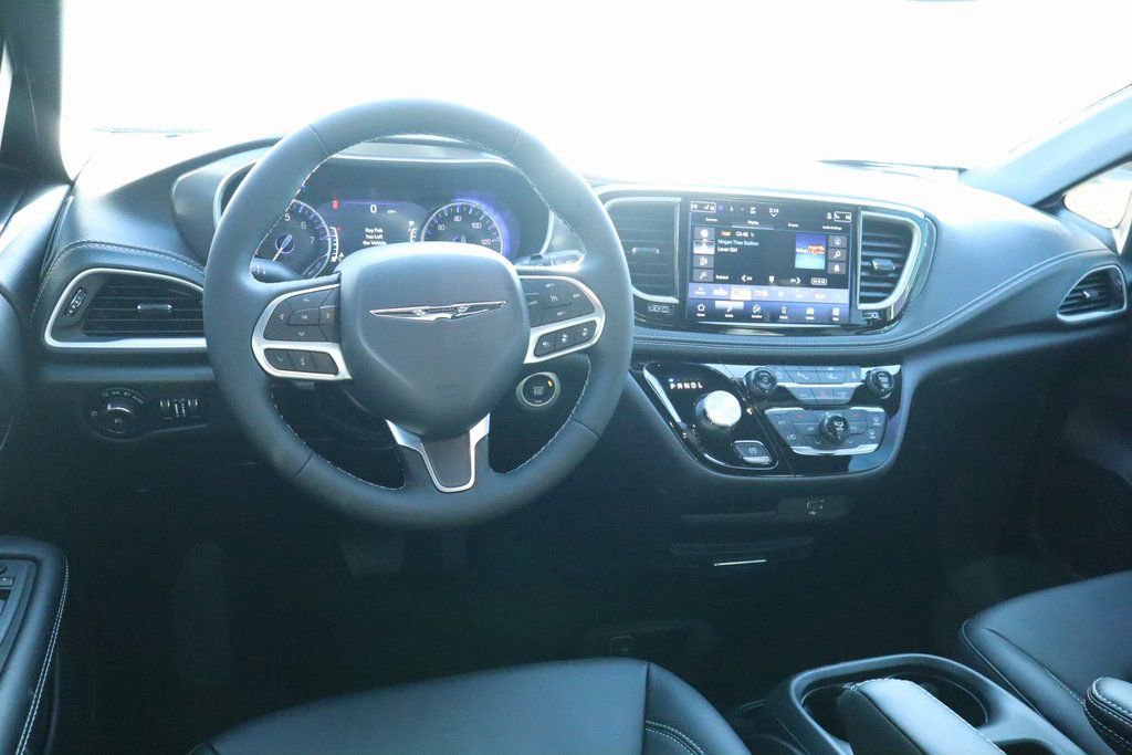New 2026 Chrysler Pacifica Select FWD image 2