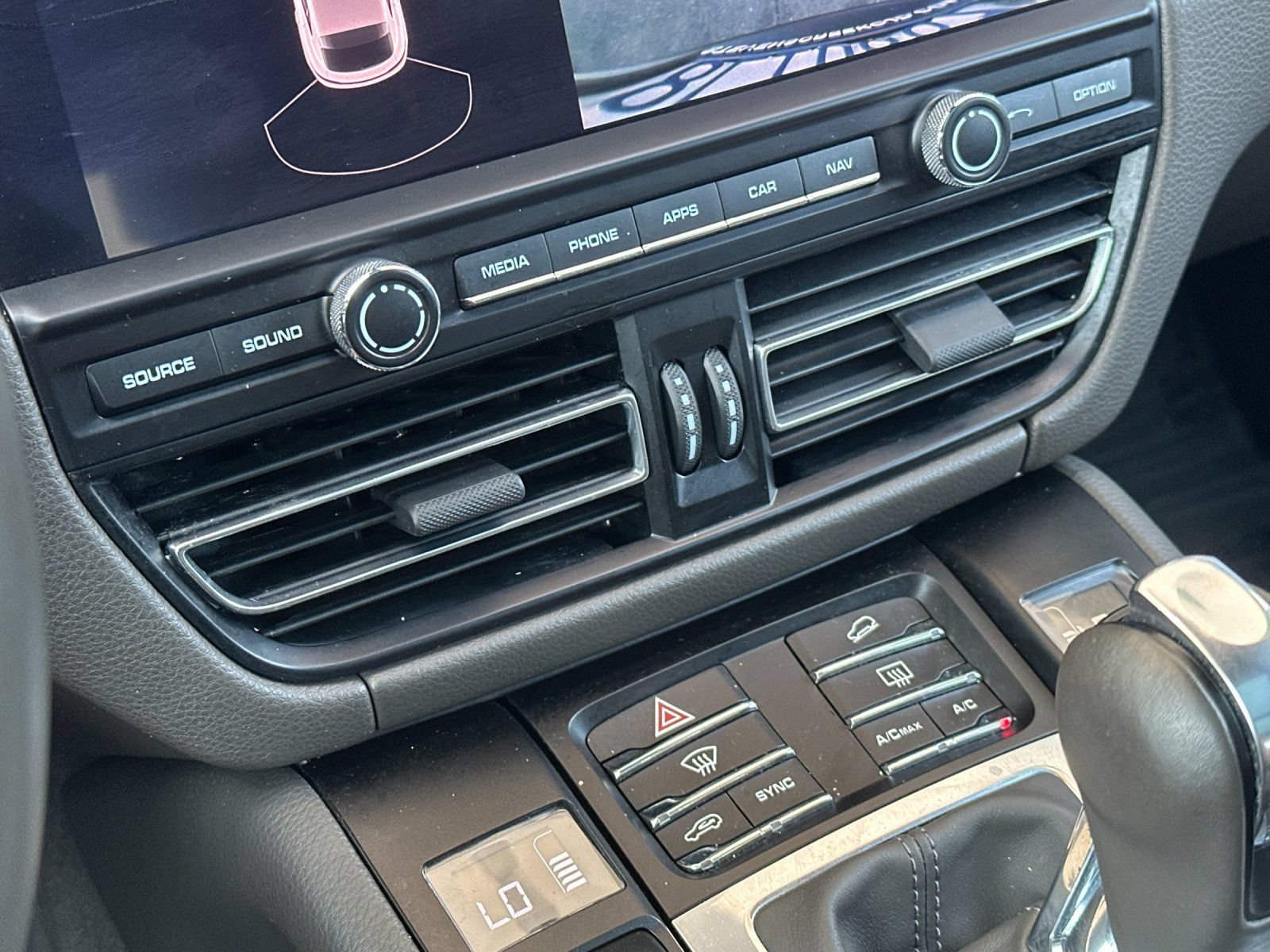 Used 2019 Porsche Macan AWD/4WD image 21