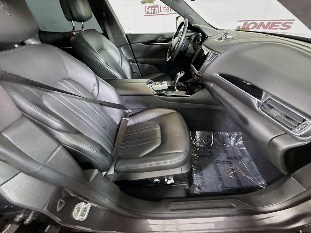 Used 2022 Maserati Levante GT AWD/4WD image 32