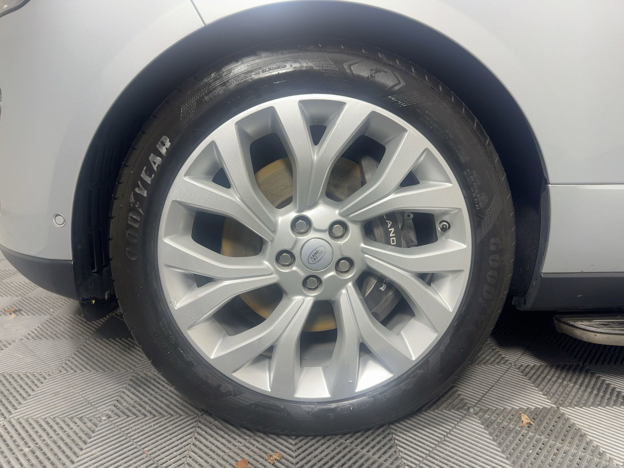 Used 2019 Land Rover Range Rover HSE image 12